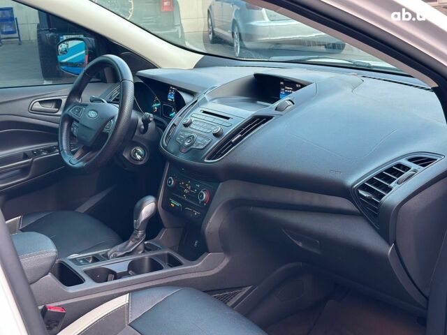 Белый Форд Эскейп, объемом двигателя 2.5 л и пробегом 111 тыс. км за 13490 $, фото 18 на Automoto.ua