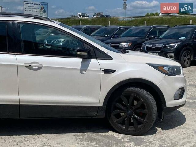 Белый Форд Эскейп, объемом двигателя 1.5 л и пробегом 98 тыс. км за 14990 $, фото 24 на Automoto.ua
