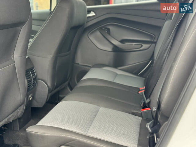 Белый Форд Эскейп, объемом двигателя 1.5 л и пробегом 121 тыс. км за 10999 $, фото 8 на Automoto.ua
