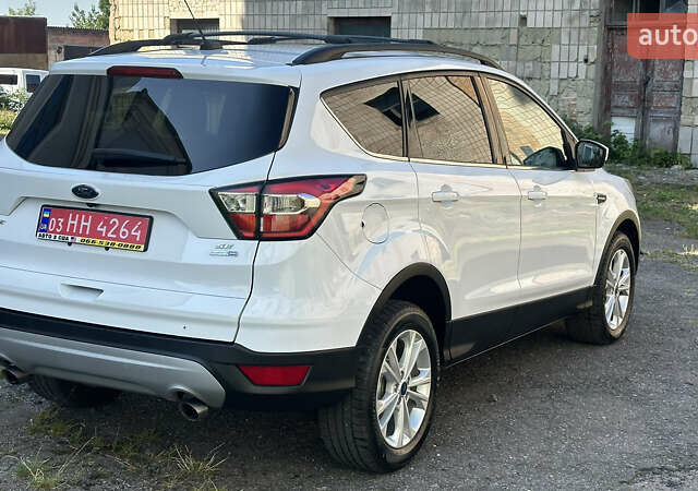 Білий Форд Ескейп, об'ємом двигуна 1.5 л та пробігом 18 тис. км за 12300 $, фото 4 на Automoto.ua