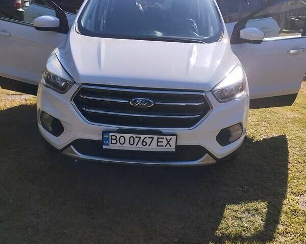 Белый Форд Эскейп, объемом двигателя 2 л и пробегом 110 тыс. км за 13600 $, фото 1 на Automoto.ua