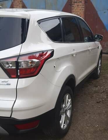 Білий Форд Ескейп, об'ємом двигуна 1.5 л та пробігом 62 тис. км за 14300 $, фото 4 на Automoto.ua