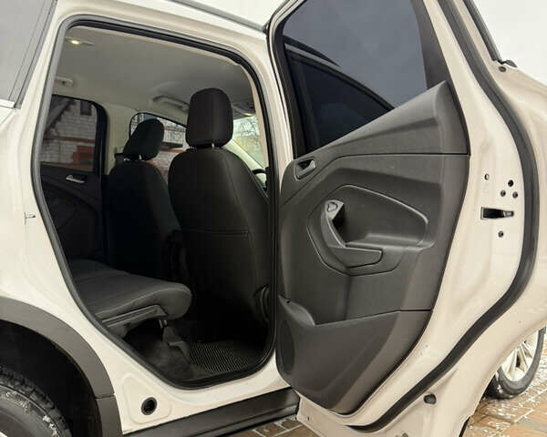 Белый Форд Эскейп, объемом двигателя 1.5 л и пробегом 135 тыс. км за 12500 $, фото 18 на Automoto.ua