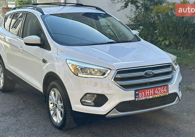 Білий Форд Ескейп, об'ємом двигуна 1.5 л та пробігом 18 тис. км за 12300 $, фото 2 на Automoto.ua