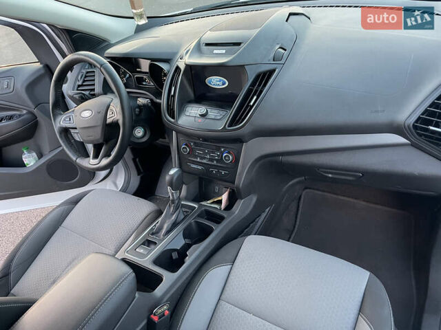Білий Форд Ескейп, об'ємом двигуна 1.5 л та пробігом 145 тис. км за 12500 $, фото 16 на Automoto.ua