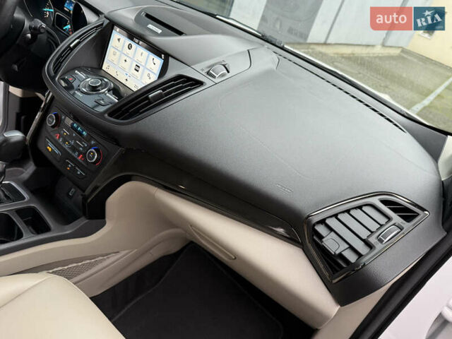 Белый Форд Эскейп, объемом двигателя 1.5 л и пробегом 169 тыс. км за 12900 $, фото 62 на Automoto.ua