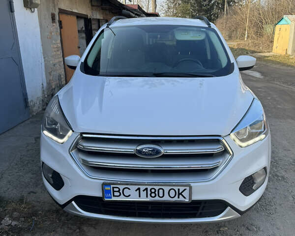Белый Форд Эскейп, объемом двигателя 1.5 л и пробегом 116 тыс. км за 11300 $, фото 2 на Automoto.ua