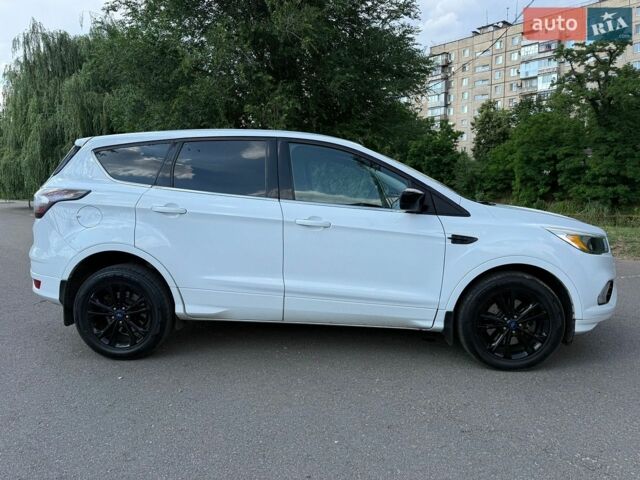 Білий Форд Ескейп, об'ємом двигуна 1.5 л та пробігом 156 тис. км за 11000 $, фото 4 на Automoto.ua