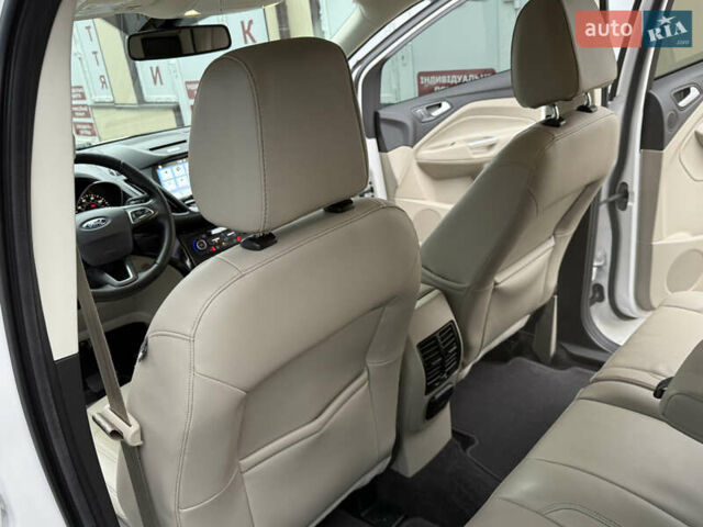 Белый Форд Эскейп, объемом двигателя 1.5 л и пробегом 169 тыс. км за 12950 $, фото 74 на Automoto.ua