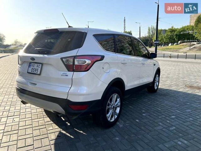 Білий Форд Ескейп, об'ємом двигуна 1.5 л та пробігом 130 тис. км за 13600 $, фото 4 на Automoto.ua