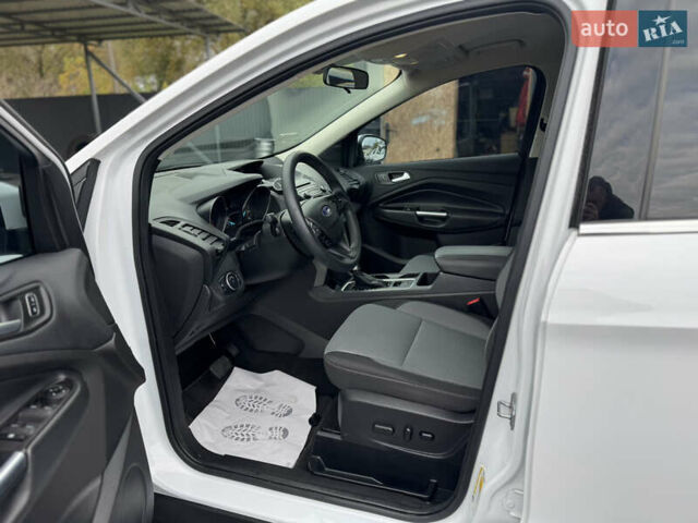 Белый Форд Эскейп, объемом двигателя 1.5 л и пробегом 121 тыс. км за 10999 $, фото 13 на Automoto.ua