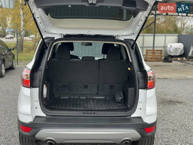 Белый Форд Эскейп, объемом двигателя 1.5 л и пробегом 121 тыс. км за 10999 $, фото 6 на Automoto.ua