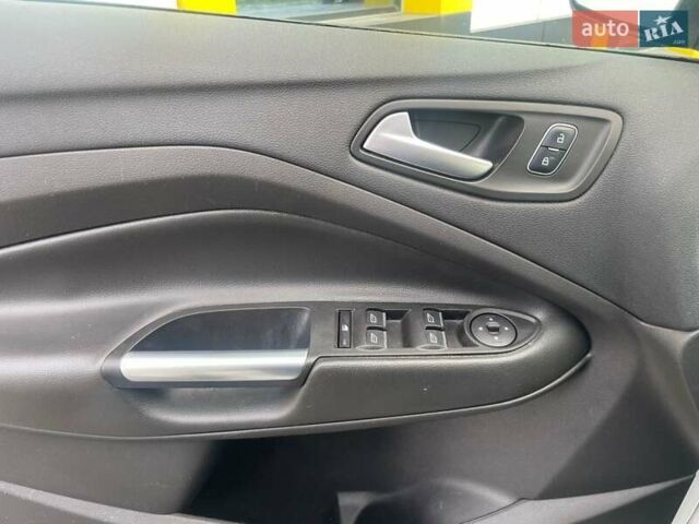 Білий Форд Ескейп, об'ємом двигуна 1.5 л та пробігом 104 тис. км за 12500 $, фото 20 на Automoto.ua