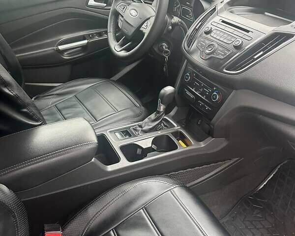 Белый Форд Эскейп, объемом двигателя 1.5 л и пробегом 155 тыс. км за 10200 $, фото 6 на Automoto.ua