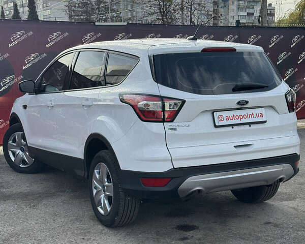 Белый Форд Эскейп, объемом двигателя 2.5 л и пробегом 132 тыс. км за 13000 $, фото 7 на Automoto.ua