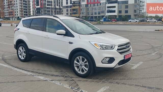 Белый Форд Эскейп, объемом двигателя 1.5 л и пробегом 90 тыс. км за 13500 $, фото 8 на Automoto.ua