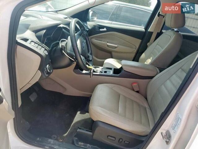 Белый Форд Эскейп, объемом двигателя 2 л и пробегом 171 тыс. км за 1900 $, фото 6 на Automoto.ua