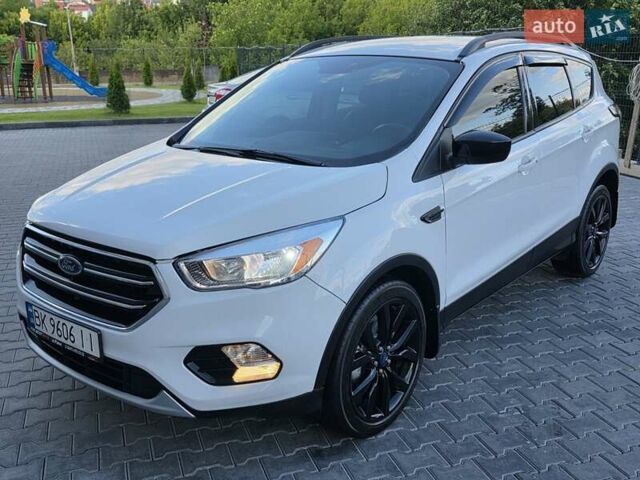 Белый Форд Эскейп, объемом двигателя 1.5 л и пробегом 126 тыс. км за 10999 $, фото 6 на Automoto.ua