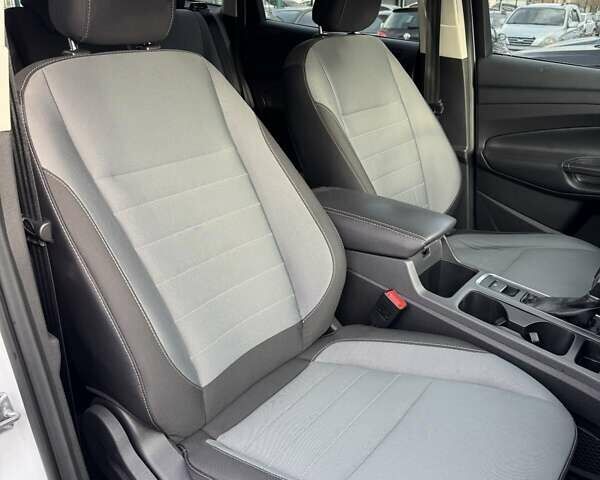 Белый Форд Эскейп, объемом двигателя 2.5 л и пробегом 132 тыс. км за 13000 $, фото 24 на Automoto.ua