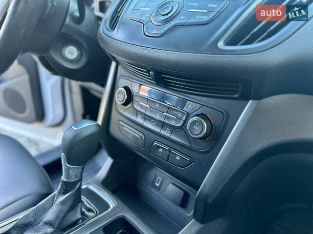 Білий Форд Ескейп, об'ємом двигуна 1.5 л та пробігом 179 тис. км за 12700 $, фото 61 на Automoto.ua