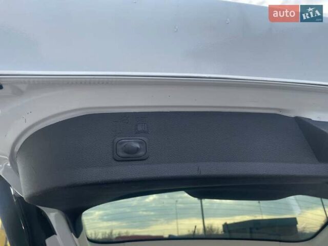 Білий Форд Ескейп, об'ємом двигуна 1.5 л та пробігом 104 тис. км за 12500 $, фото 19 на Automoto.ua