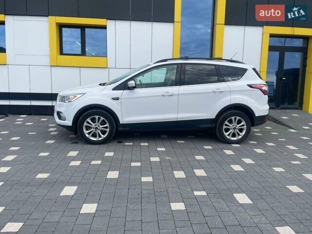 Білий Форд Ескейп, об'ємом двигуна 1.5 л та пробігом 104 тис. км за 12500 $, фото 4 на Automoto.ua
