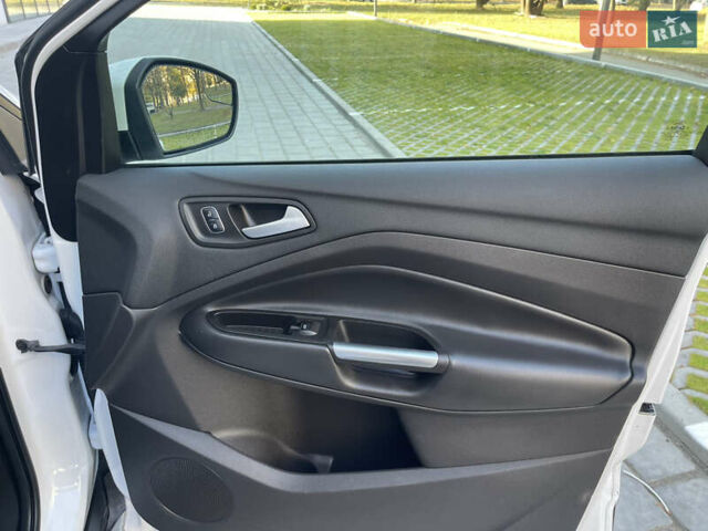 Белый Форд Эскейп, объемом двигателя 1.5 л и пробегом 270 тыс. км за 11000 $, фото 31 на Automoto.ua