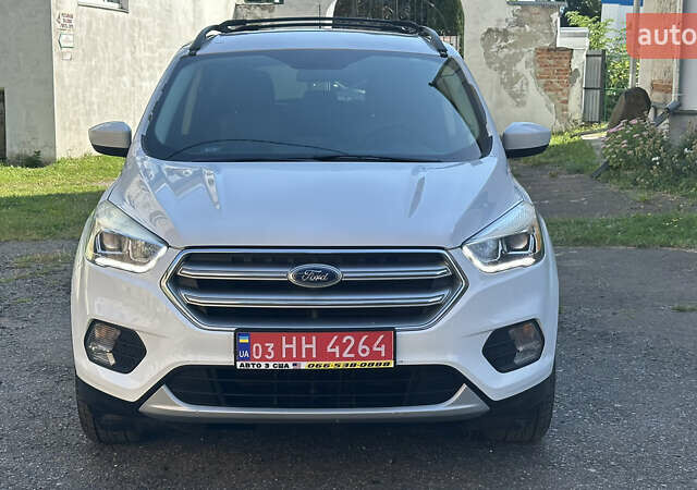 Білий Форд Ескейп, об'ємом двигуна 1.5 л та пробігом 18 тис. км за 12300 $, фото 1 на Automoto.ua