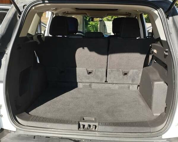 Белый Форд Эскейп, объемом двигателя 2 л и пробегом 110 тыс. км за 13600 $, фото 11 на Automoto.ua