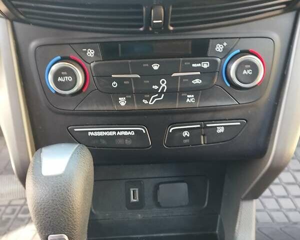 Белый Форд Эскейп, объемом двигателя 2 л и пробегом 110 тыс. км за 13600 $, фото 21 на Automoto.ua