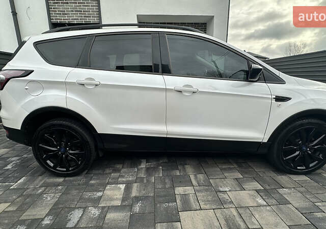 Білий Форд Ескейп, об'ємом двигуна 1.5 л та пробігом 126 тис. км за 16000 $, фото 5 на Automoto.ua