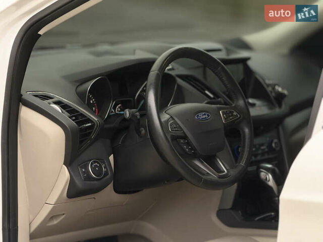 Білий Форд Ескейп, об'ємом двигуна 1.5 л та пробігом 144 тис. км за 13200 $, фото 16 на Automoto.ua