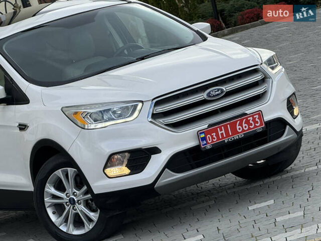 Белый Форд Эскейп, объемом двигателя 1.5 л и пробегом 130 тыс. км за 13400 $, фото 17 на Automoto.ua
