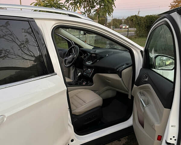 Белый Форд Эскейп, объемом двигателя 2 л и пробегом 93 тыс. км за 22000 $, фото 13 на Automoto.ua