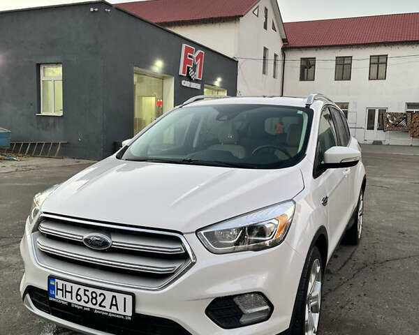 Белый Форд Эскейп, объемом двигателя 2 л и пробегом 93 тыс. км за 22000 $, фото 2 на Automoto.ua