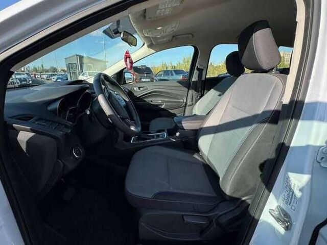 Белый Форд Эскейп, объемом двигателя 2.5 л и пробегом 90 тыс. км за 9000 $, фото 7 на Automoto.ua