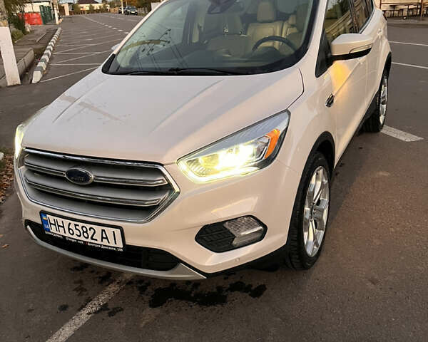 Белый Форд Эскейп, объемом двигателя 2 л и пробегом 93 тыс. км за 22000 $, фото 8 на Automoto.ua