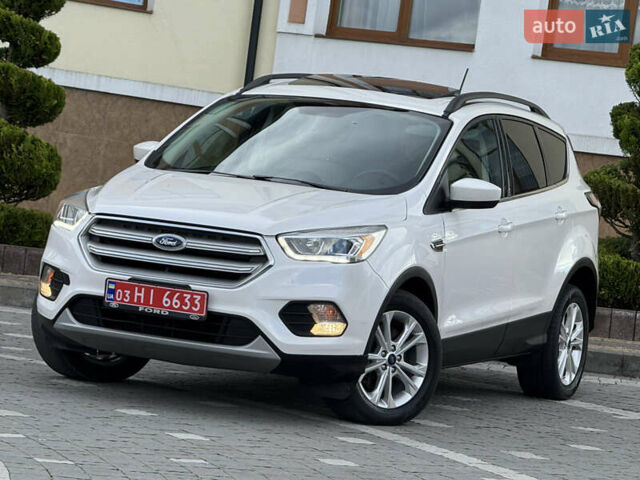 Белый Форд Эскейп, объемом двигателя 1.5 л и пробегом 130 тыс. км за 13400 $, фото 2 на Automoto.ua
