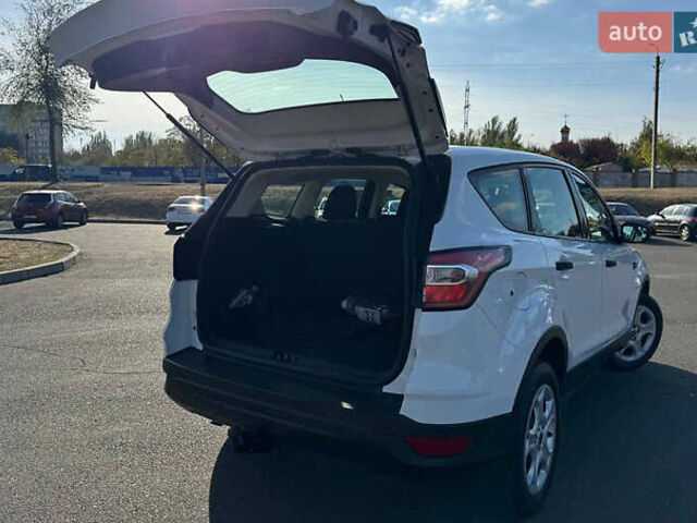 Белый Форд Эскейп, объемом двигателя 2.5 л и пробегом 97 тыс. км за 11000 $, фото 17 на Automoto.ua