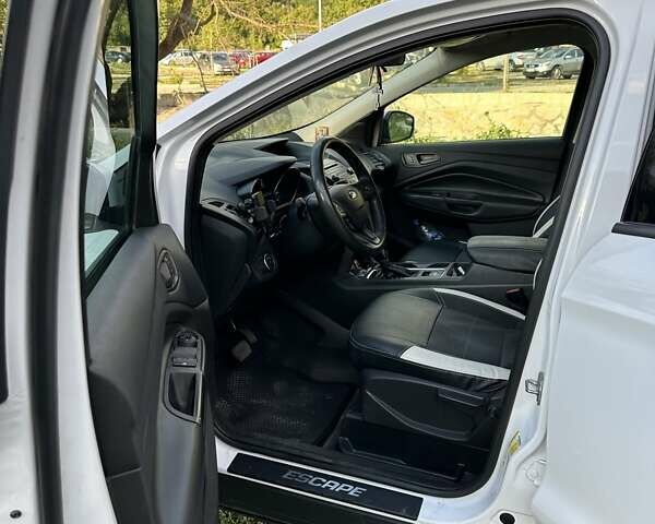 Белый Форд Эскейп, объемом двигателя 2.5 л и пробегом 160 тыс. км за 12500 $, фото 18 на Automoto.ua