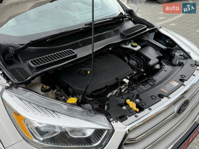 Белый Форд Эскейп, объемом двигателя 1.5 л и пробегом 130 тыс. км за 13400 $, фото 77 на Automoto.ua