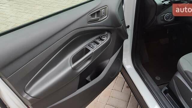 Белый Форд Эскейп, объемом двигателя 2.5 л и пробегом 113 тыс. км за 13900 $, фото 13 на Automoto.ua