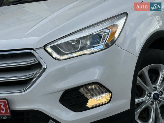 Белый Форд Эскейп, объемом двигателя 1.5 л и пробегом 130 тыс. км за 13400 $, фото 10 на Automoto.ua