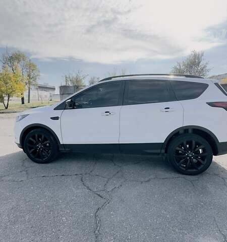 Білий Форд Ескейп, об'ємом двигуна 1.5 л та пробігом 130 тис. км за 14900 $, фото 3 на Automoto.ua