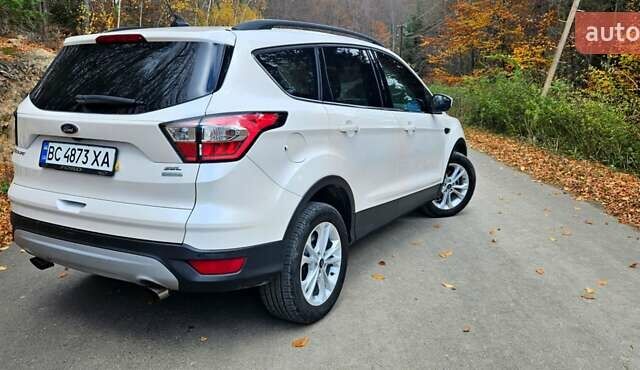 Белый Форд Эскейп, объемом двигателя 1.5 л и пробегом 147 тыс. км за 13600 $, фото 2 на Automoto.ua
