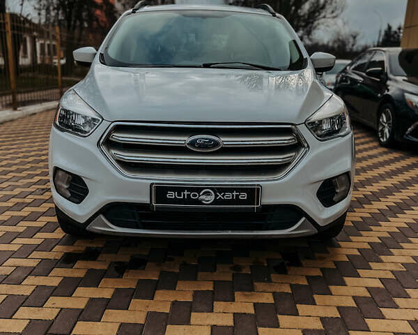Білий Форд Ескейп, об'ємом двигуна 2 л та пробігом 236 тис. км за 12500 $, фото 1 на Automoto.ua