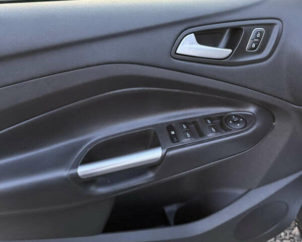 Белый Форд Эскейп, объемом двигателя 0 л и пробегом 140 тыс. км за 11800 $, фото 9 на Automoto.ua