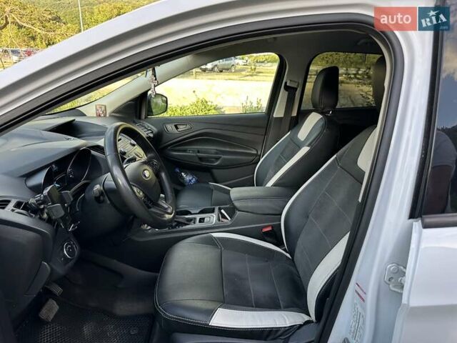 Белый Форд Эскейп, объемом двигателя 2.5 л и пробегом 160 тыс. км за 12500 $, фото 24 на Automoto.ua