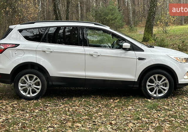Білий Форд Ескейп, об'ємом двигуна 1.5 л та пробігом 180 тис. км за 11300 $, фото 3 на Automoto.ua
