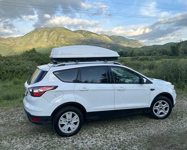 Белый Форд Эскейп, объемом двигателя 2.5 л и пробегом 160 тыс. км за 12500 $, фото 1 на Automoto.ua